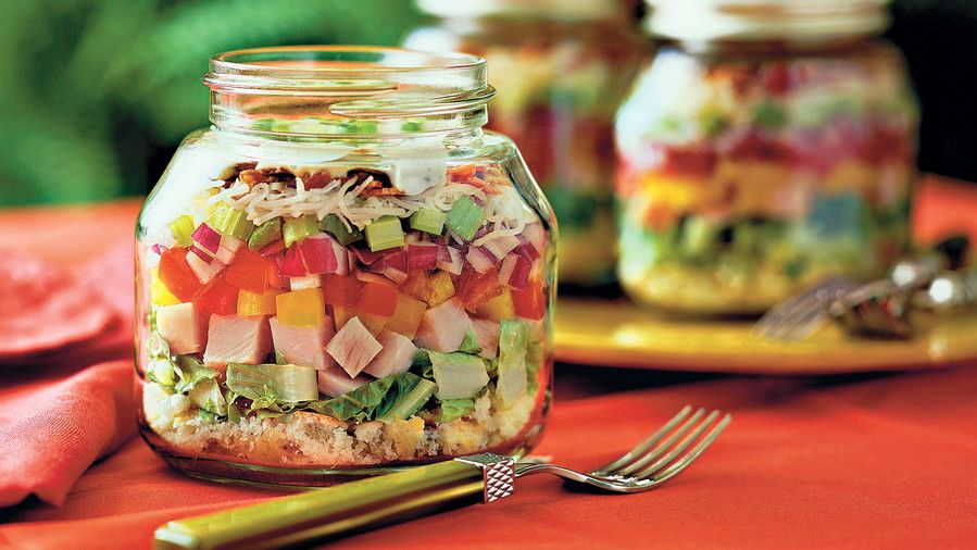 En capas Cornbread-and-Turkey Salad
