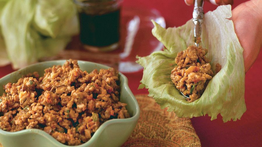 سهل Turkey Recipes: Crispy Ginger-and-Garlic Asian Turkey Lettuce Wraps