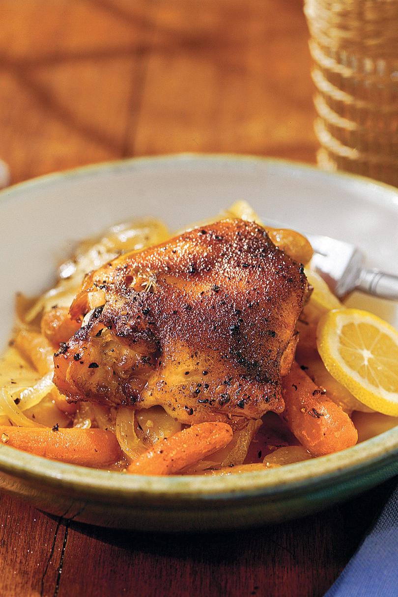 braisert Chicken Thighs With Carrots and Potatoes