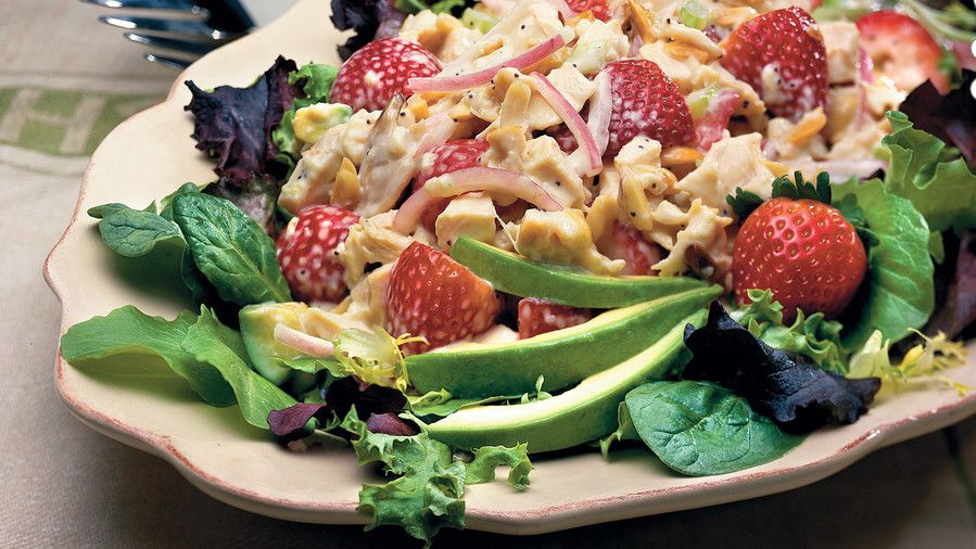 Пиле and Strawberry Salad