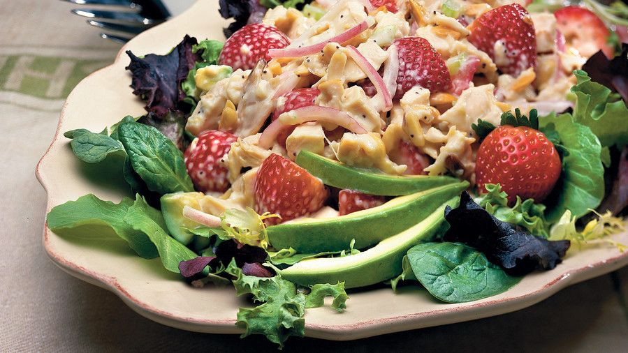 メイン Dish Salad Recipes: Chicken-and-Strawberry Salad
