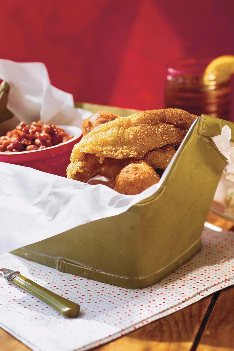 بسرعة and Easy Southern Recipes: Classic Fried Catfish