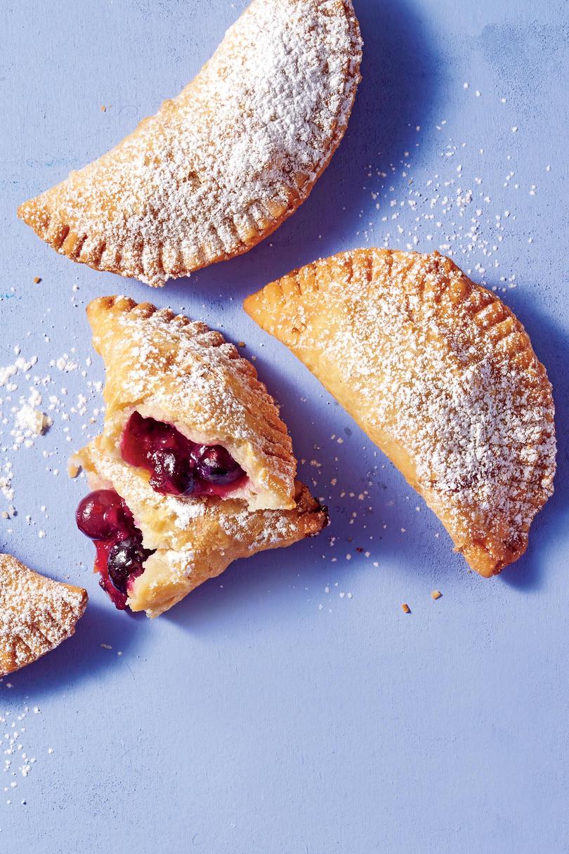 المقلية Blueberry-Ginger Hand Pies