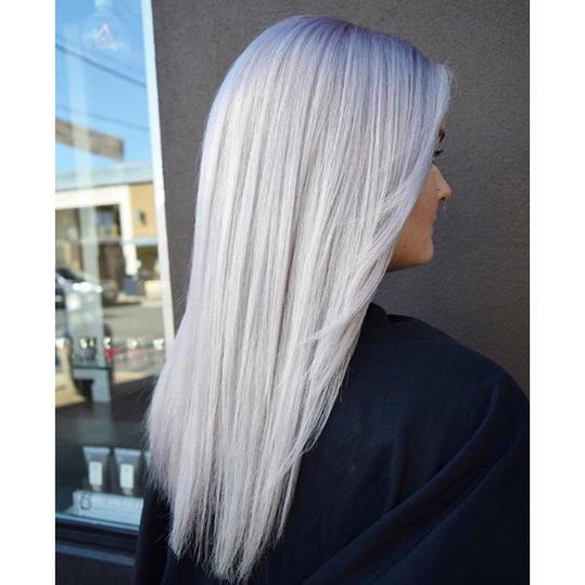 Zamrzlý Blonde With Violet Shadow Roots
