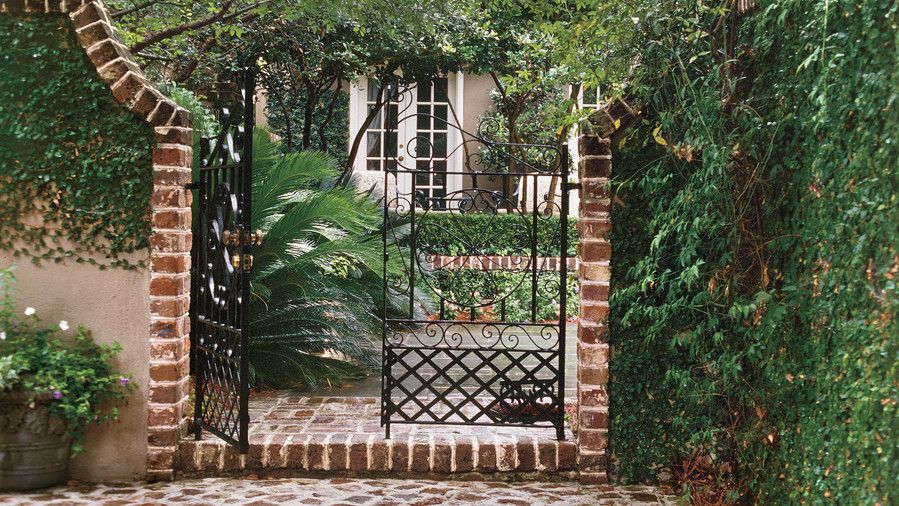 歓迎 Courtyard Gate 
