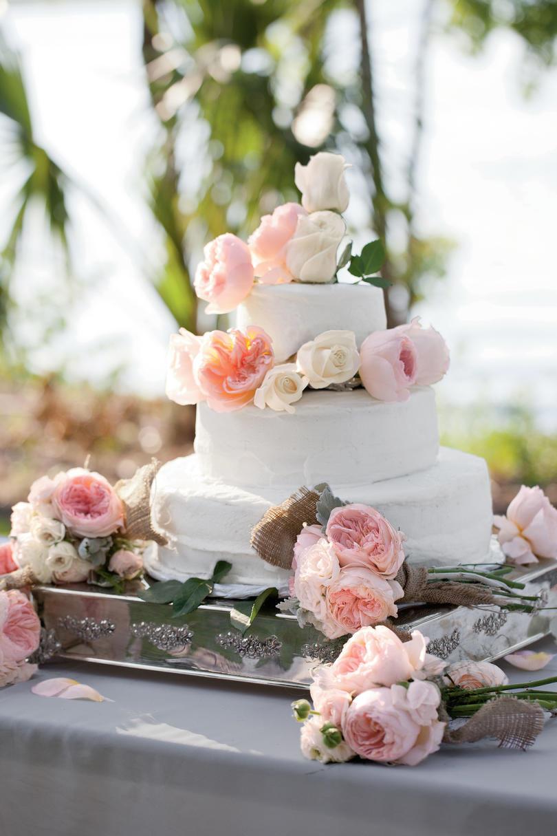 Zahrada Rose Wedding Cake 
