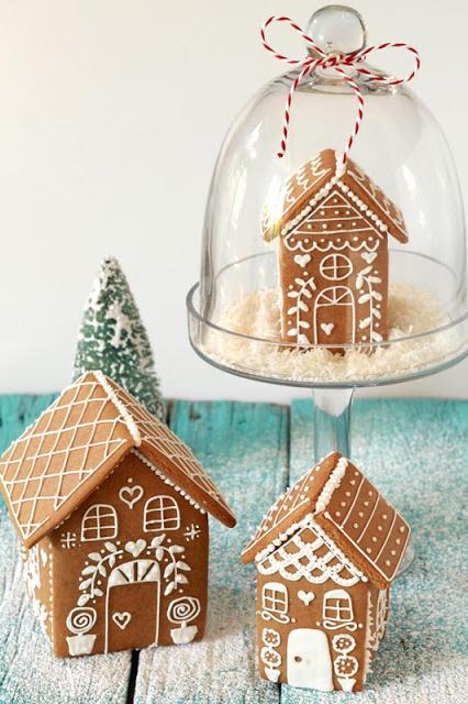 Nieve Globe Gingerbread Houses