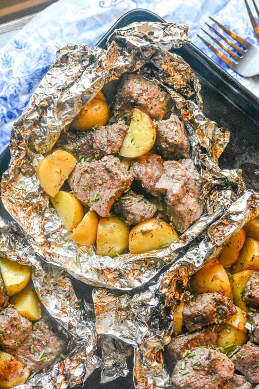 مشوي Butter Garlic Steak & Potato Foil Pack Dinner 