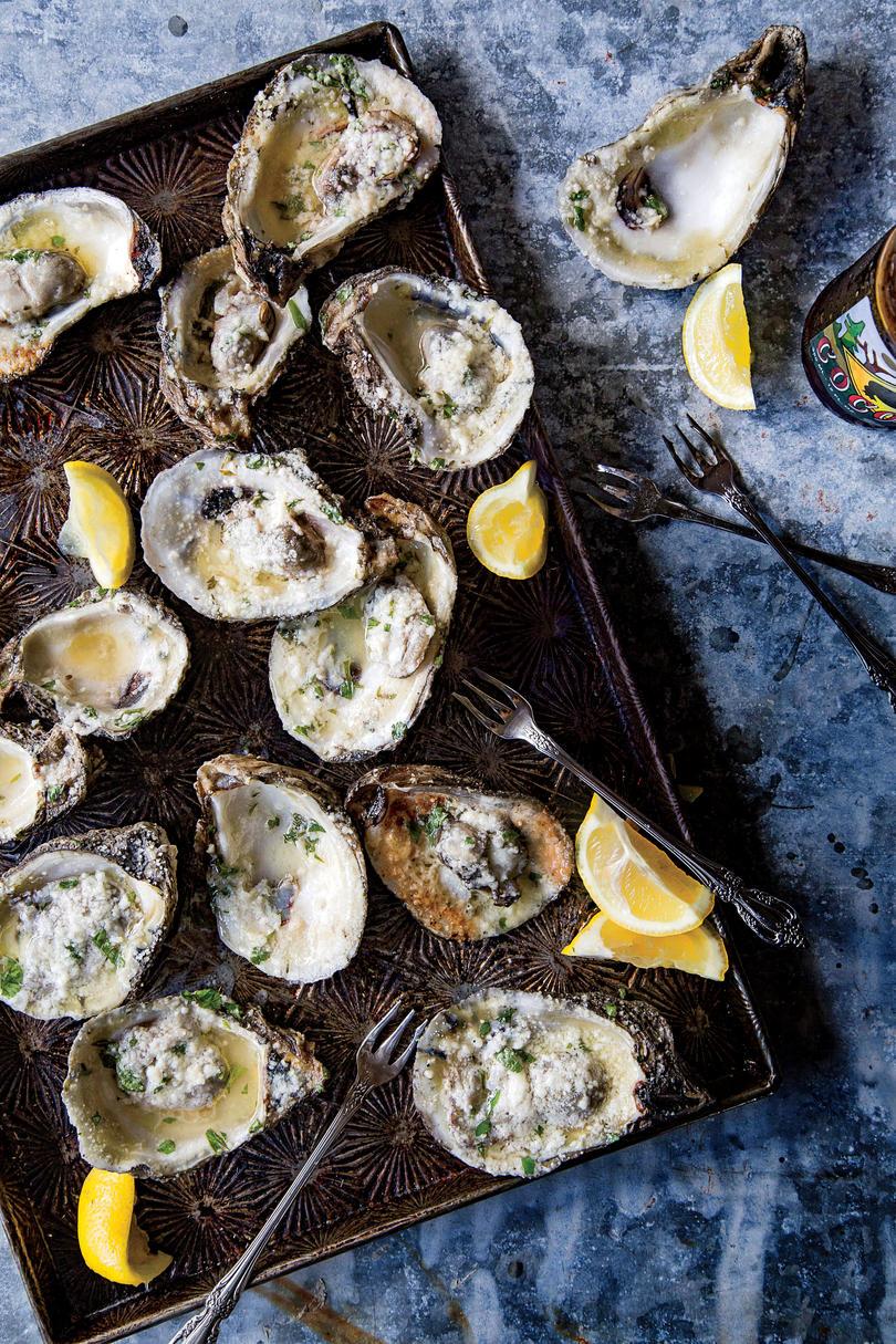 A la parrilla Oysters with Lemon-Garlic Butter