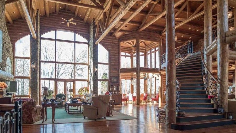Подробно ориентирани multi millionaires will also appreciate the home’s vaulted wood ceilings, giant log rafters, stained glass windows and vintage reclaimed pine floors.