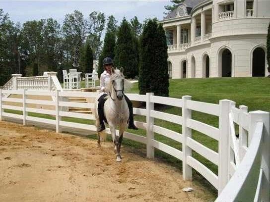 ألاباما second largest mansion horses
