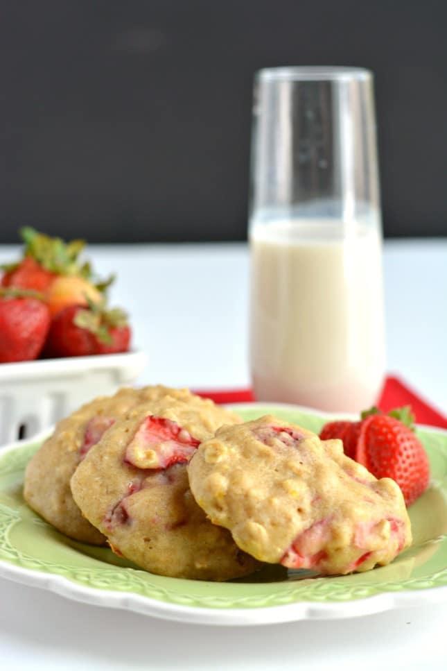 健康的な Strawberry Oatmeal Cookies