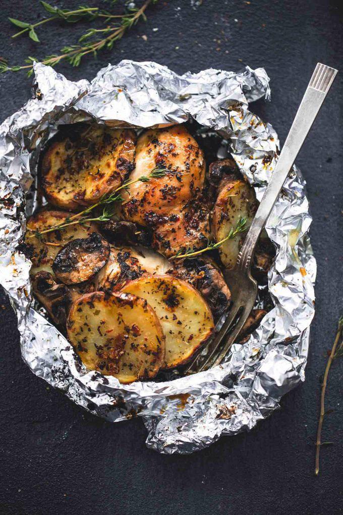 A la parrilla Herbed Chicken and Potatoes Foil Packets