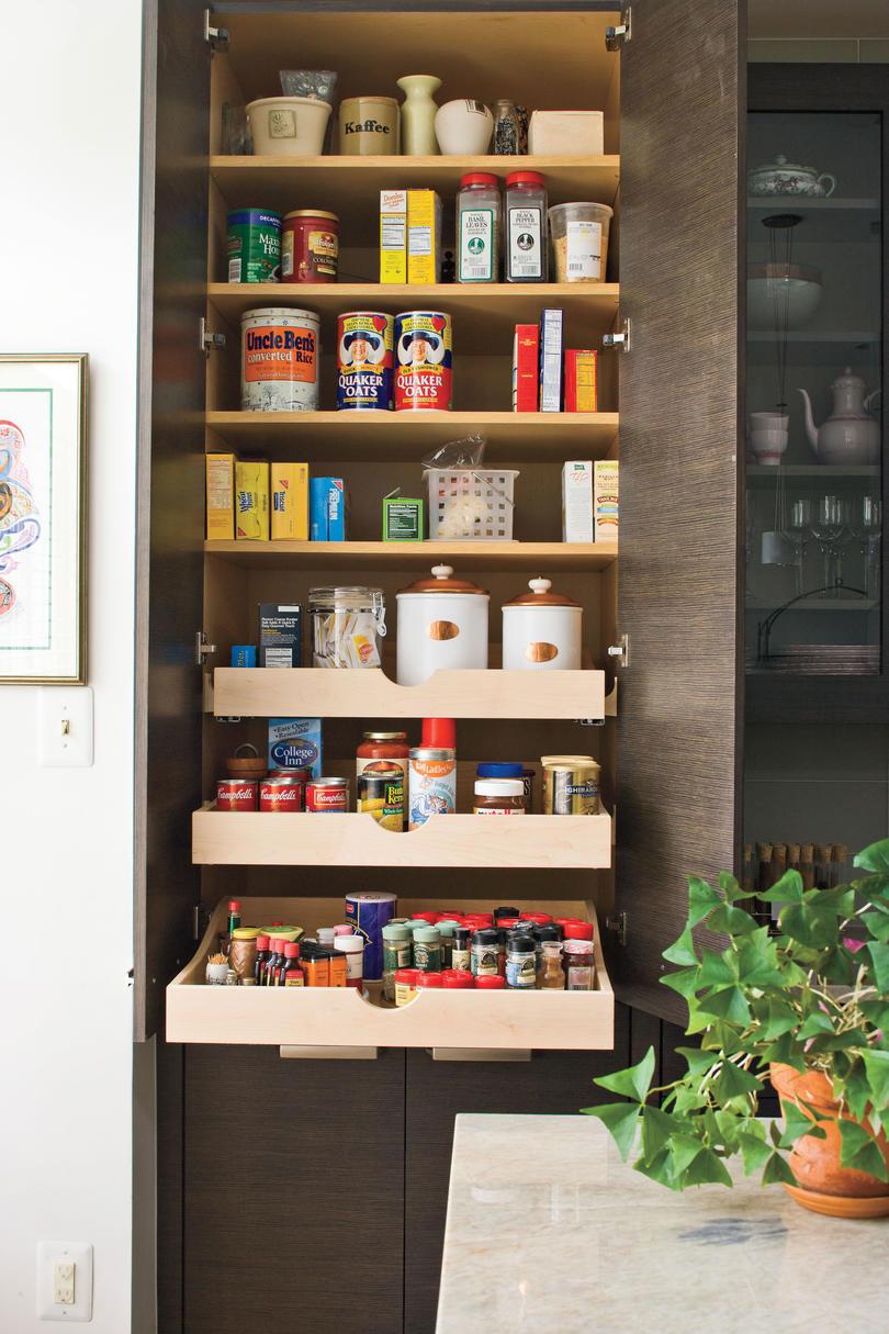 Sueño Kitchen Design Ideas: An Organized Pantry