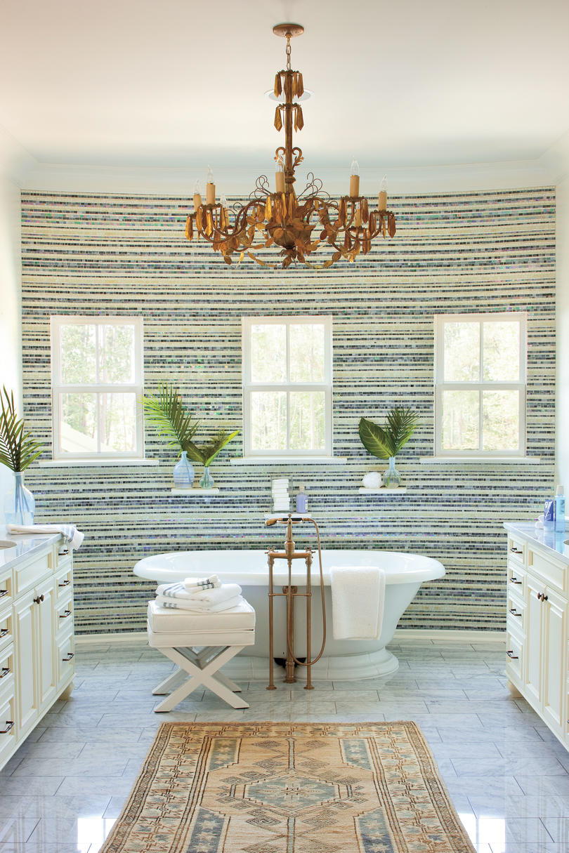 زجاج Tiled Master Bathroom
