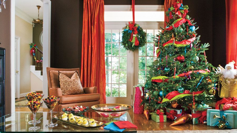 Negrita and Bright Christmas Tree
