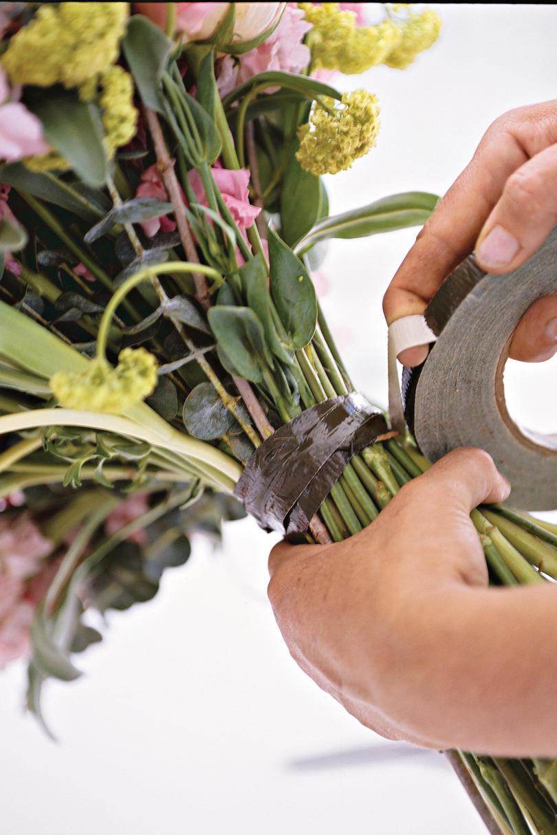 ماذا to Make a Posy Bouquet: Spiral Stems