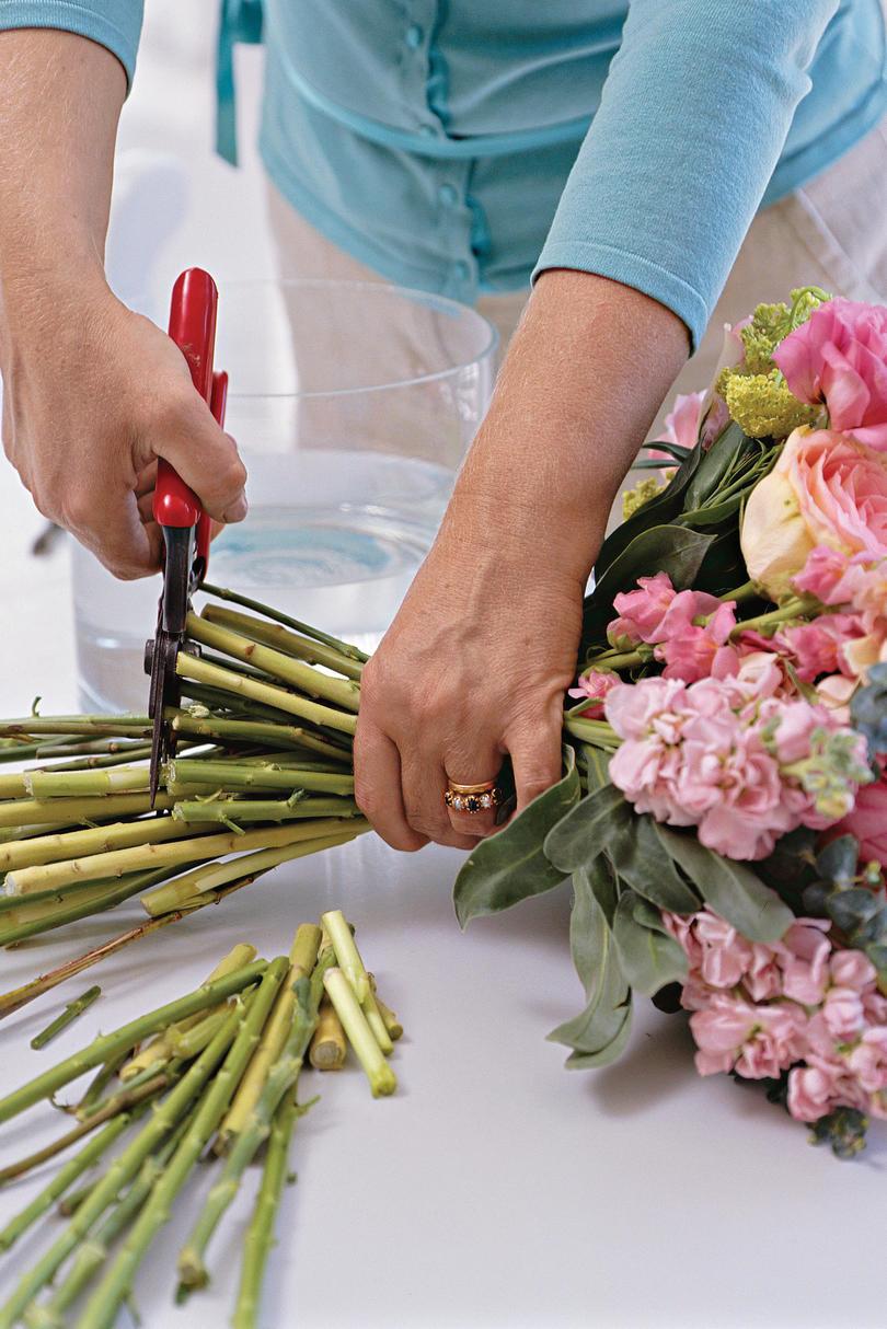 ماذا to Make a Posy Bouquet: Cut Stems