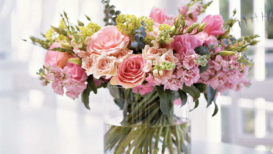 ماذا to Make a Posy Bouquet: Gather Flowers for Bouquet