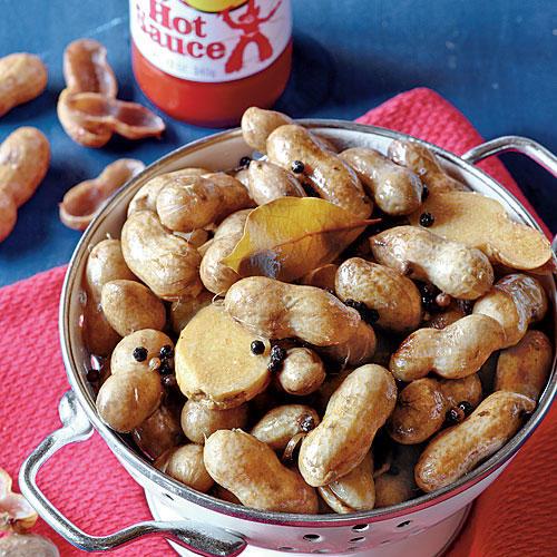 الحار Spiced Boiled Peanuts