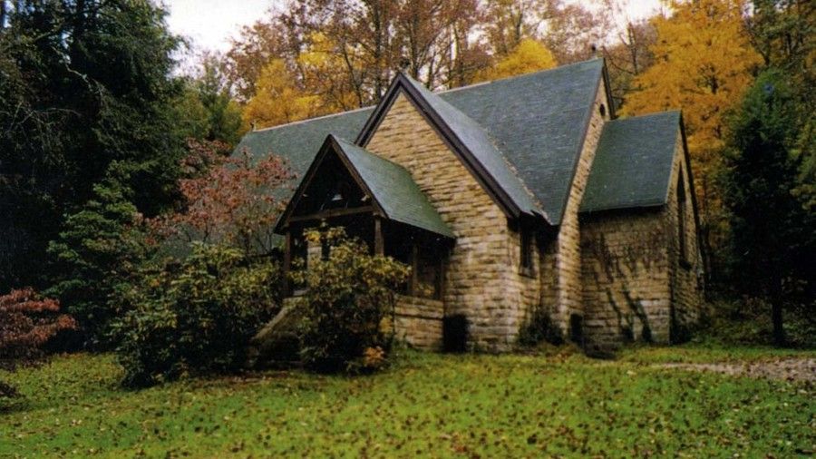 Най- Charlotte F. Hedges Memorial Chapel at the Pine Mountain Settlement School in Bledsoe, Kentucky
