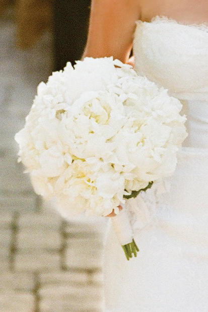 Bílý Garden Wedding Bouquet