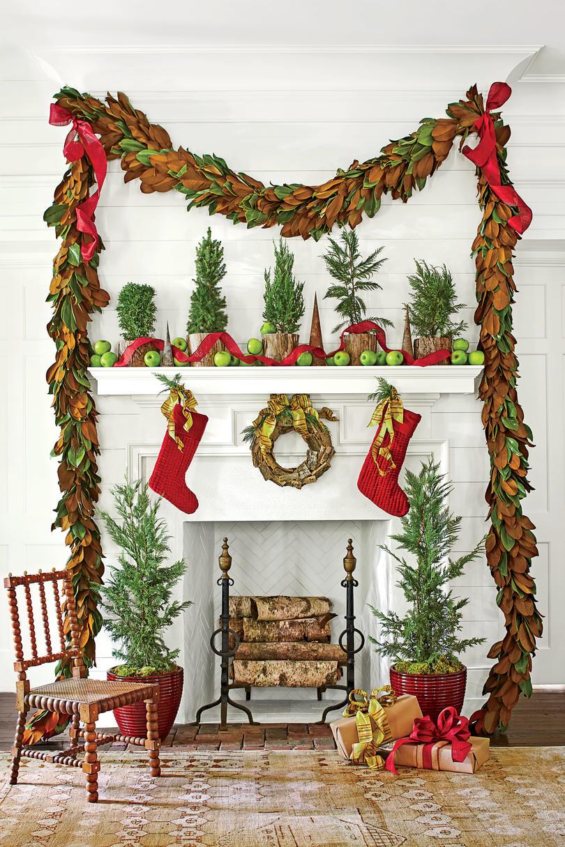 Navidad Mantel with Red and Mangolia Accents