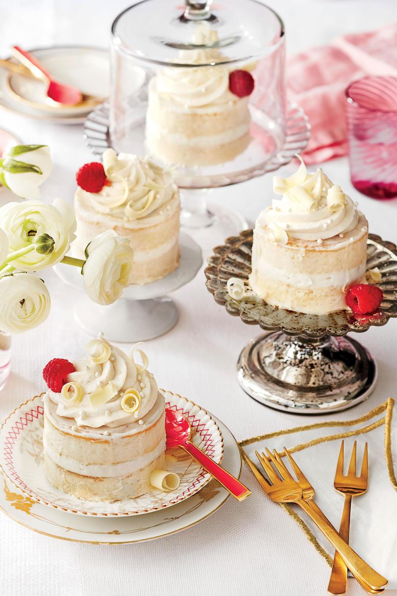 اللبن الكلس Mini Cakes with Vanilla-Mascarpone Buttercream