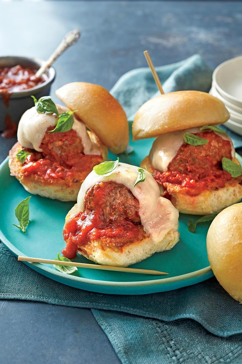 اللحم المفروم Sliders with Tomato Sauce
