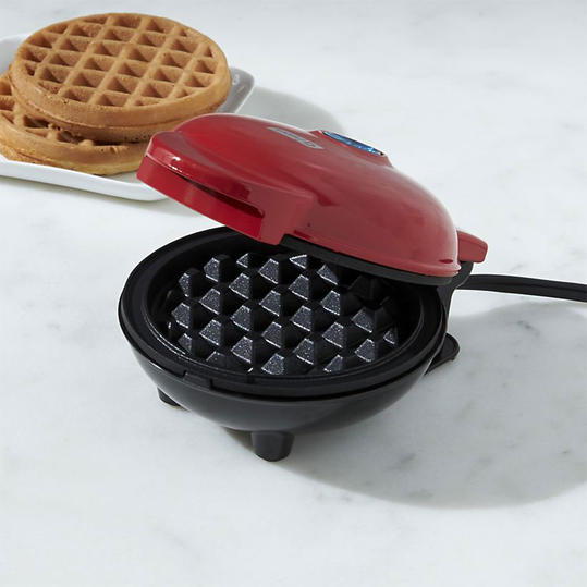 اندفاع ® Red Mini Waffle Maker