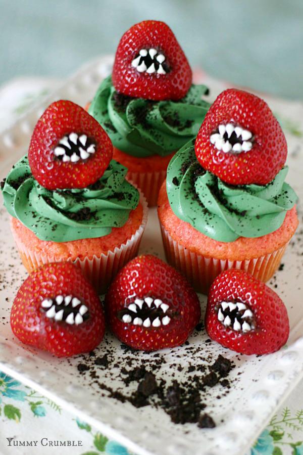 モンスター Strawberry Cupcakes