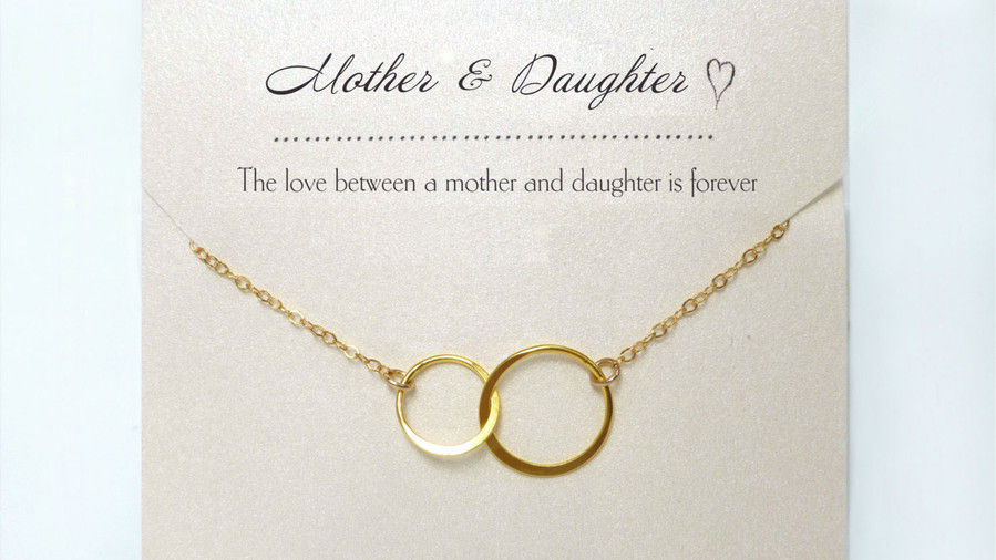 أم Daughter Necklace Set