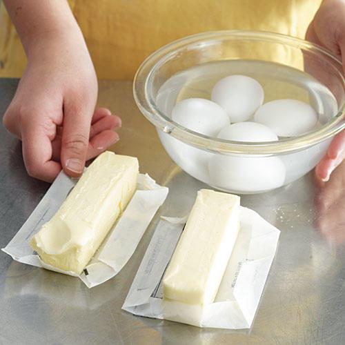 ステップ 1: Prep the Eggs and Butter
