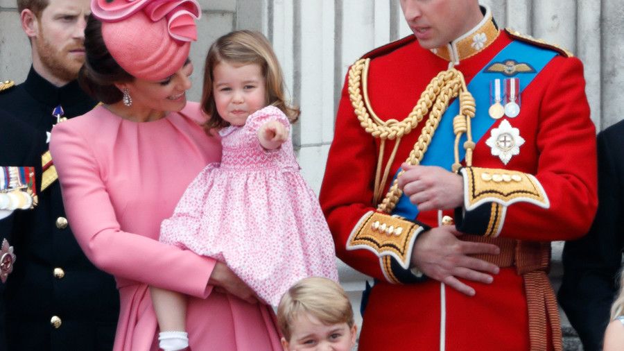 私たち Prince Charming! 15 Adorable Photos of George Over It At The Trooping The Colour Parade