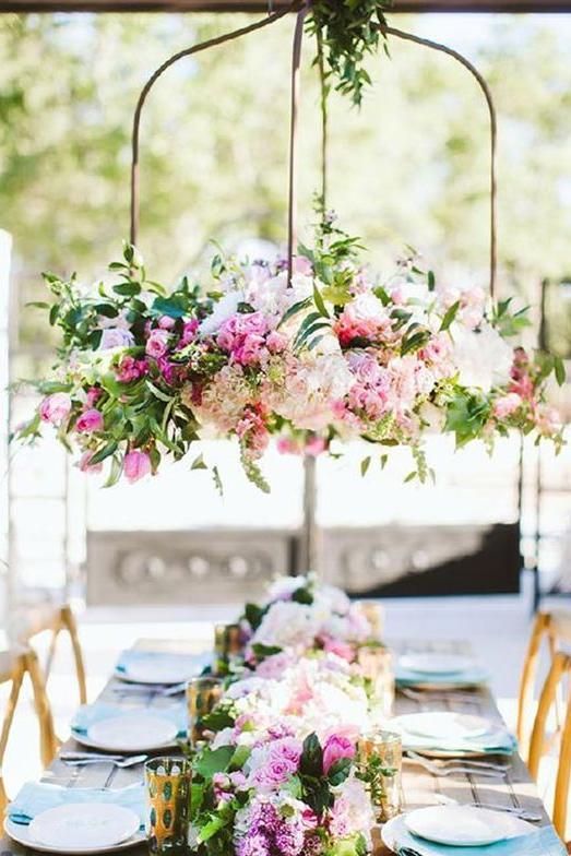 彼 Top Wedding Trends for 2017 Hanging Floral Centerpieces 