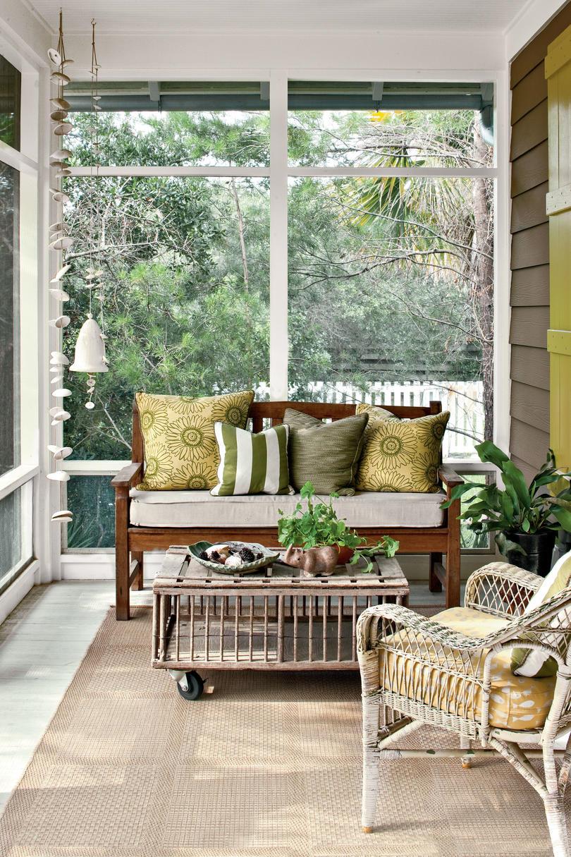 Verde and Neutral Screened-In Porch