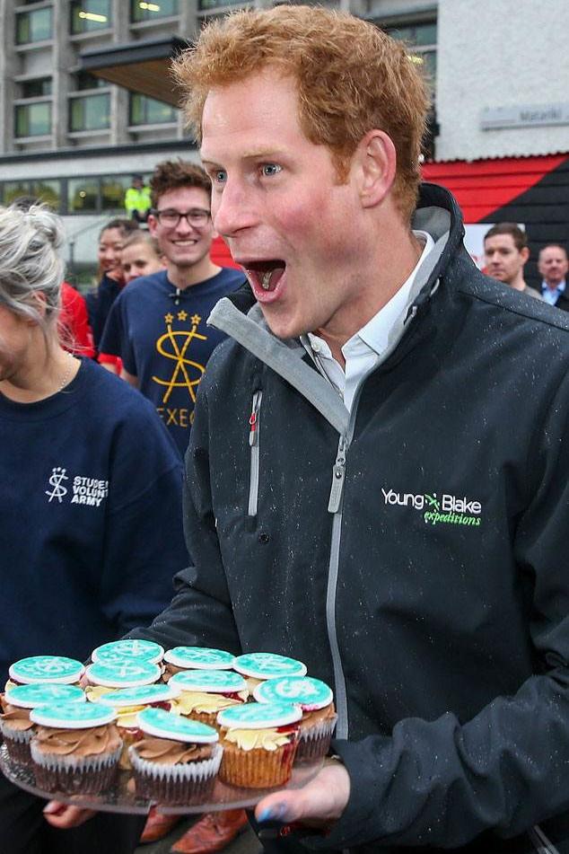 أمير Harry Excited About Cupcakes