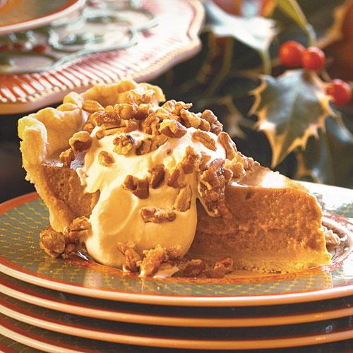 يقطين Pie with Maple Cream and Sugared Pecans