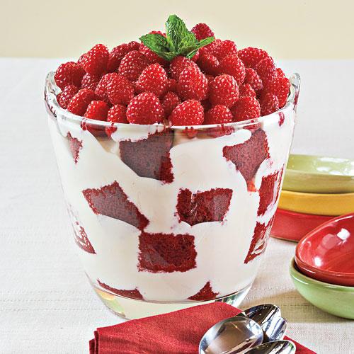 クリスマス Dessert Recipes: Red Velvet Trifle