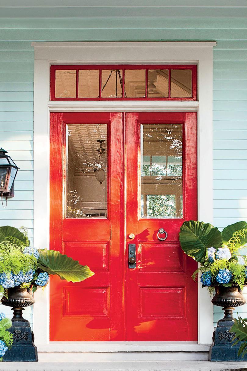 أحمر Front Door with Blue House
