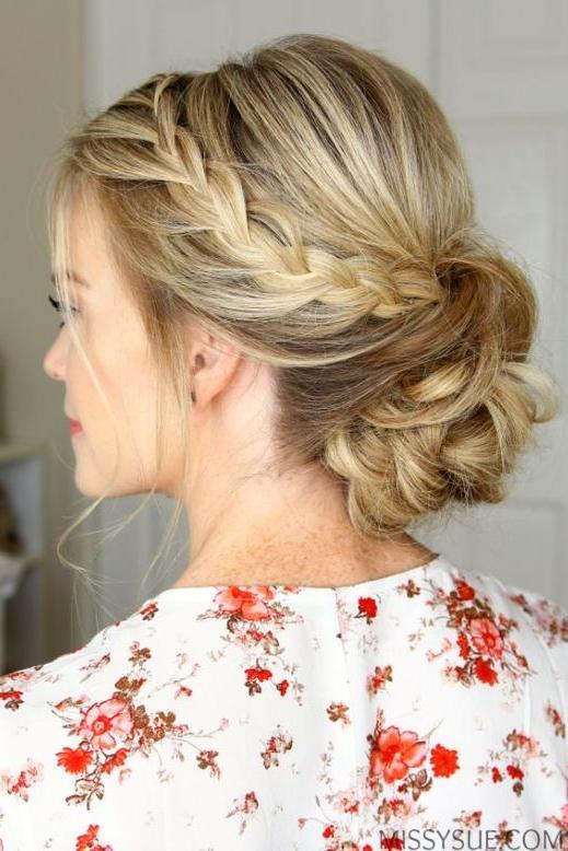 Letní Bridal Hair: Rope Braid Low Bun