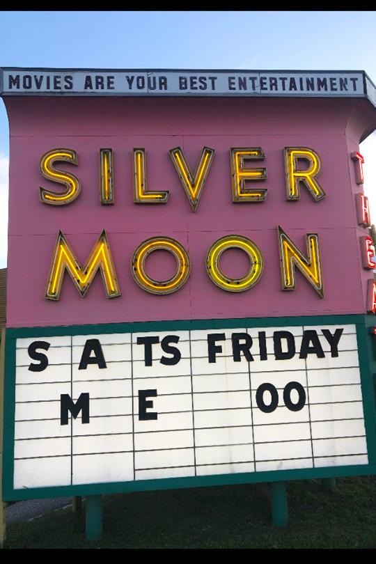 فضة Moon Drive-In Theatre