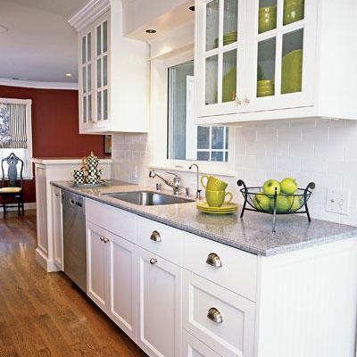 الكلاسيكية، white kitchen cabinets with gray marble countertops and glass panes in the upper cabinets 
