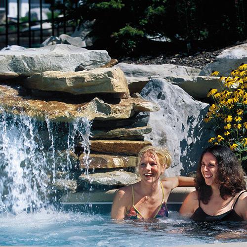نساء in hot tub at snowshoe mountain resort