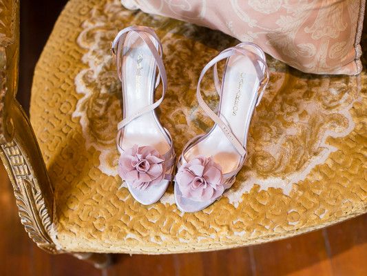 southern-wedding-pink-heels.jpg
