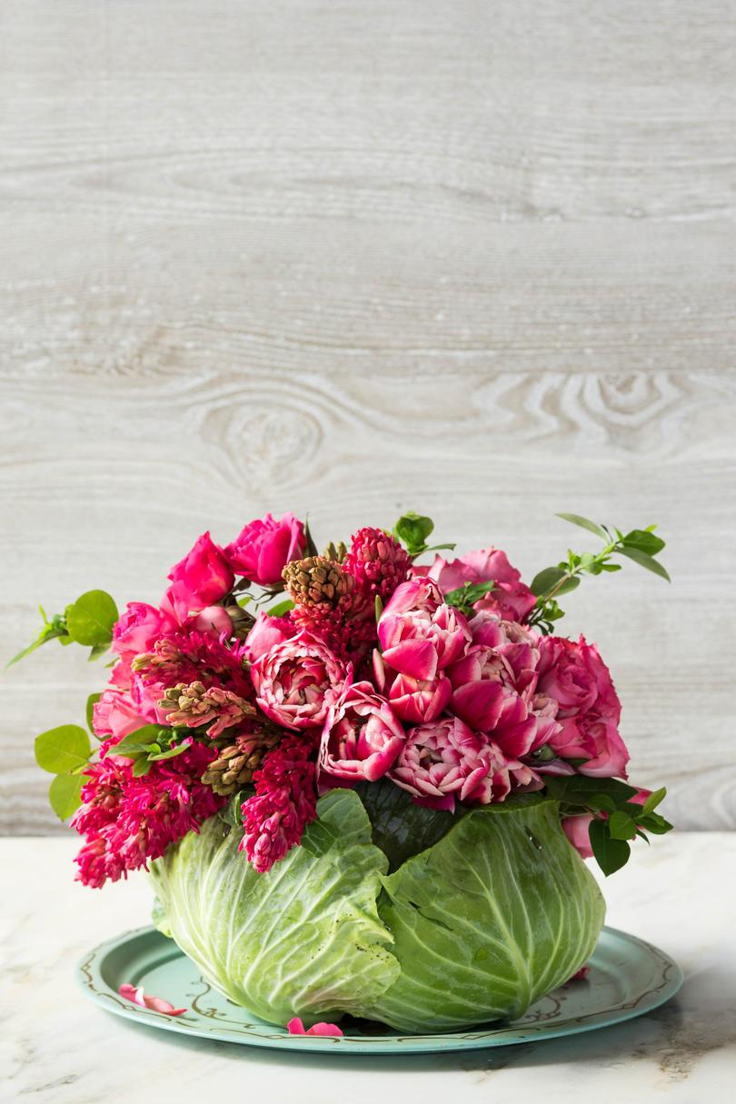 зеле Centerpiece with Pink Flowers