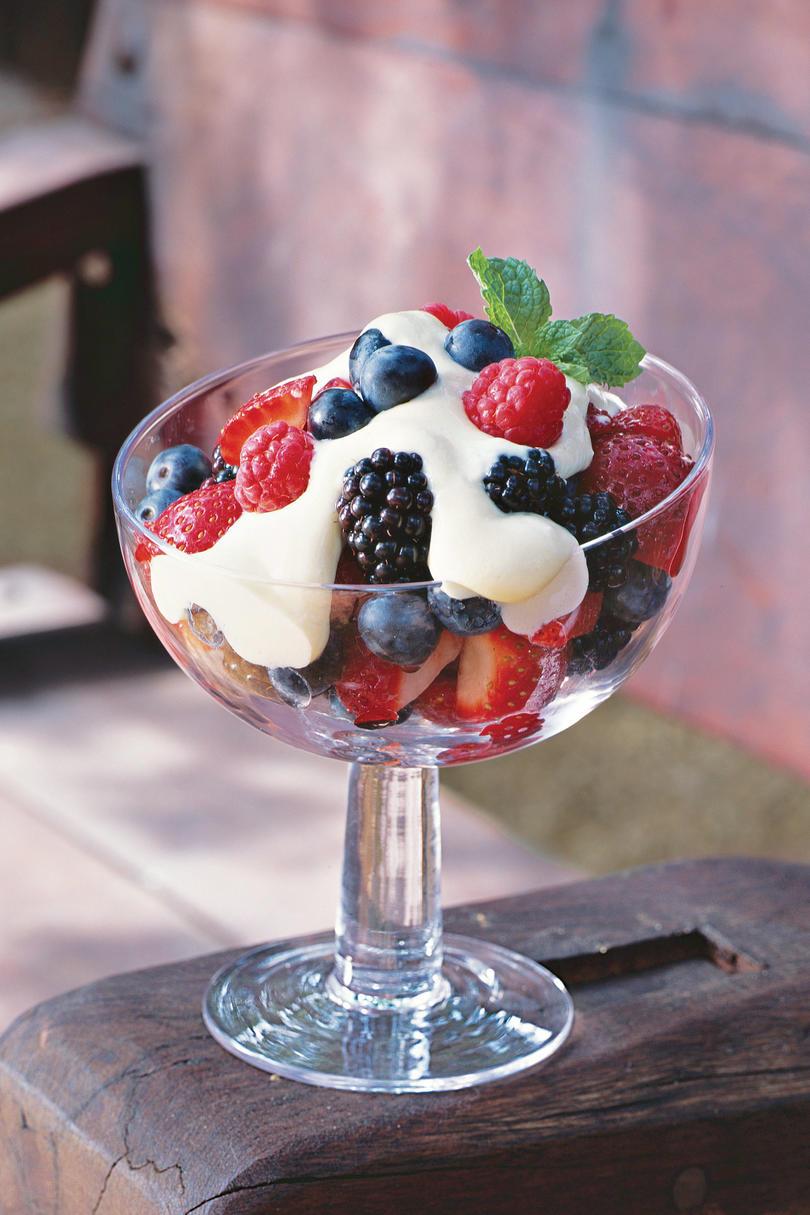 четвърти of July Recipes: Berries with Tequila Cream