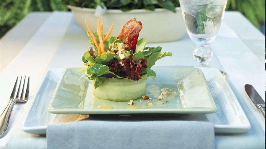 ربيع Salad Recipes: Bacon-Blue Cheese Salad With White Wine Vinaigrette