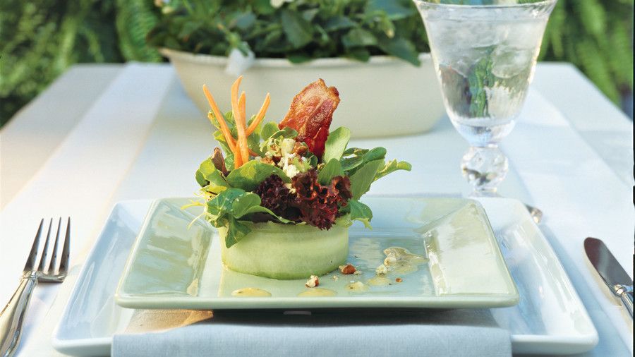 ربيع Salad Recipes: Bacon-Blue Cheese Salad With White Wine Vinaigrette
