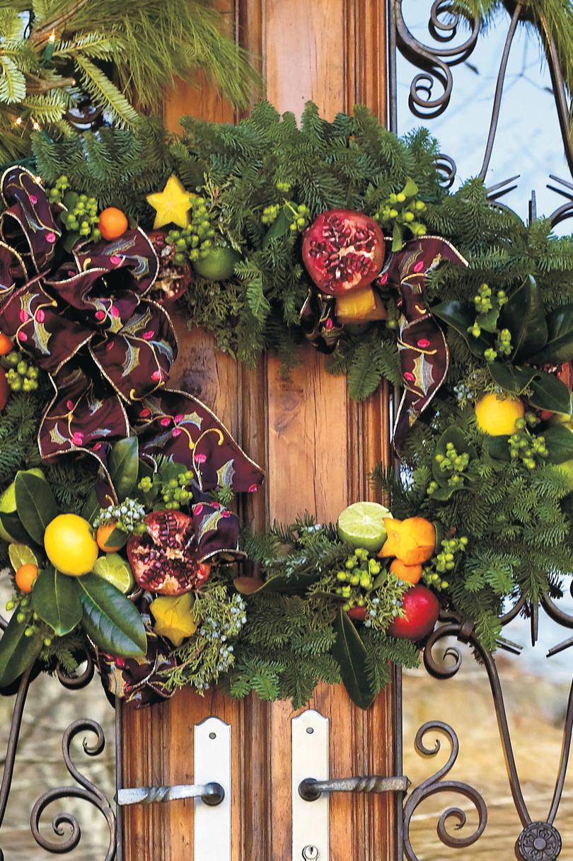 Snaž se a Two-Piece Wreath